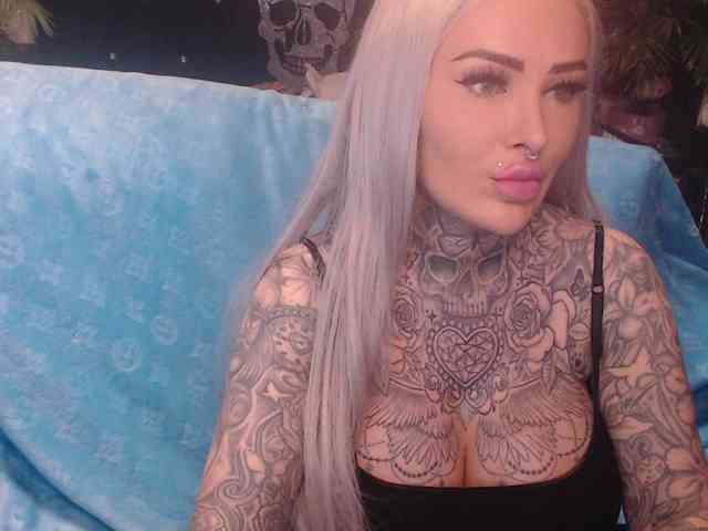 MilaElaine webcam