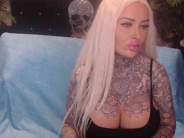 MilaElaine webcam