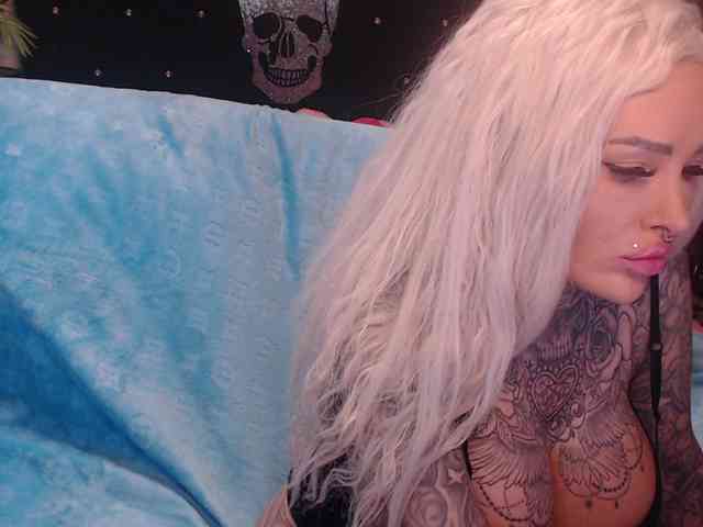 MilaElaine webcam