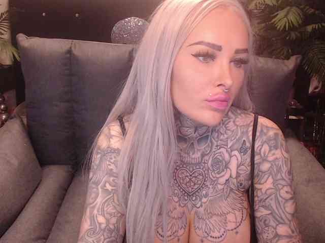 MilaElaine webcam