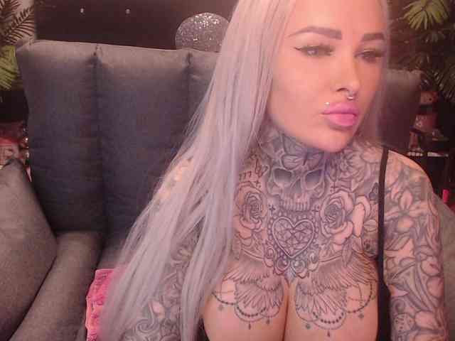 MilaElaine webcam