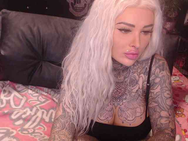 MilaElaine webcam