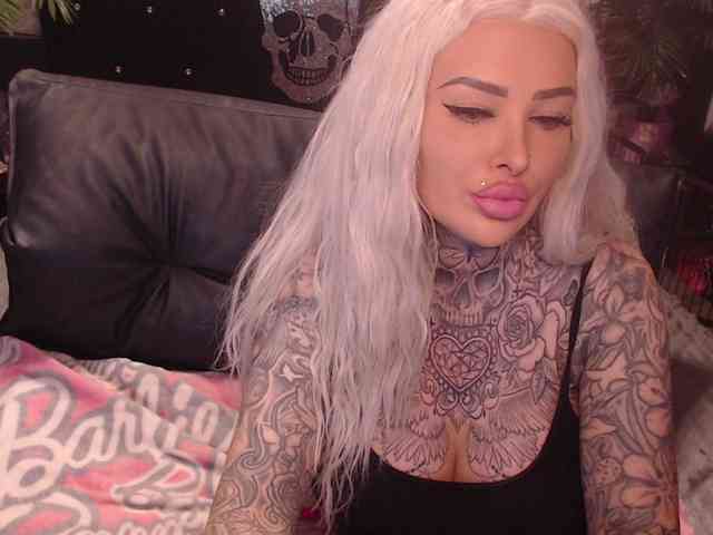MilaElaine webcam