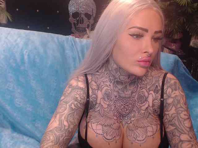 MilaElaine webcam