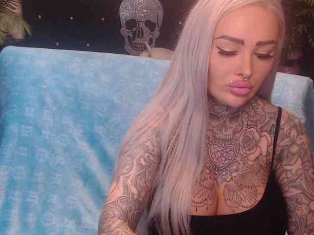 MilaElaine webcam