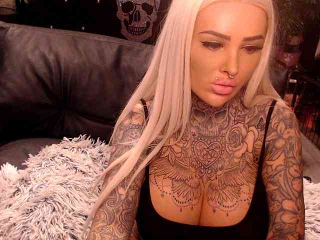 MilaElaine webcam