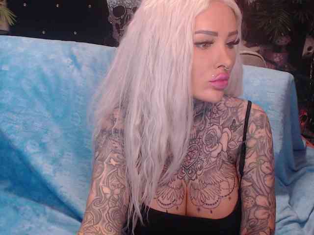 MilaElaine webcam