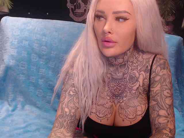 MilaElaine webcam