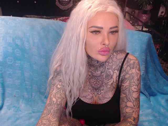 MilaElaine webcam