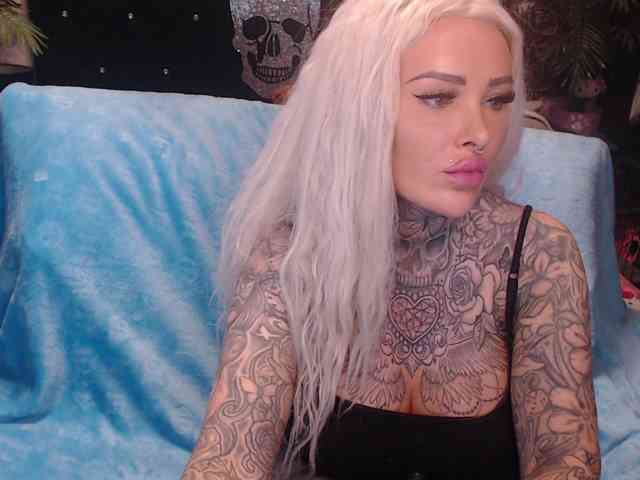 MilaElaine webcam