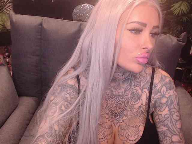 MilaElaine webcam