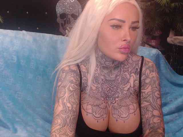 MilaElaine webcam