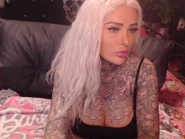 MilaElaine webcam