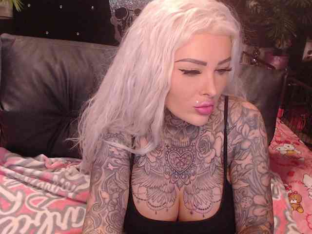 MilaElaine webcam