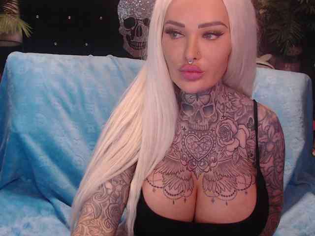 MilaElaine webcam