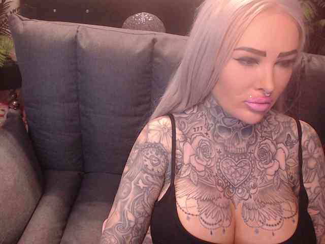 MilaElaine webcam