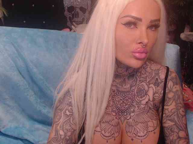 MilaElaine webcam