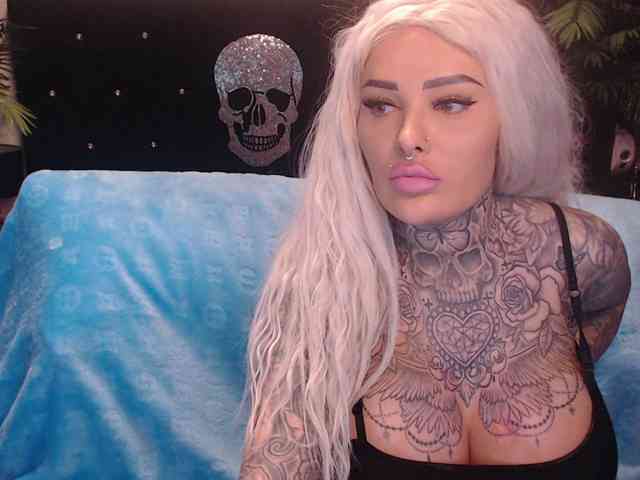 MilaElaine webcam