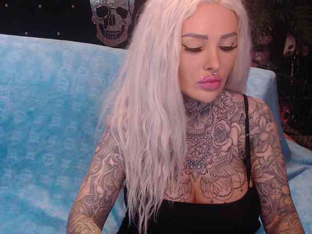 MilaElaine webcam