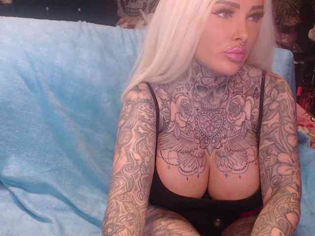 MilaElaine webcam