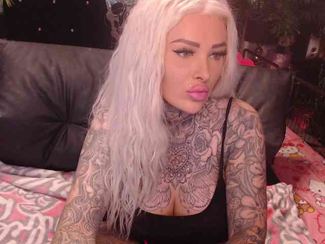 MilaElaine webcam