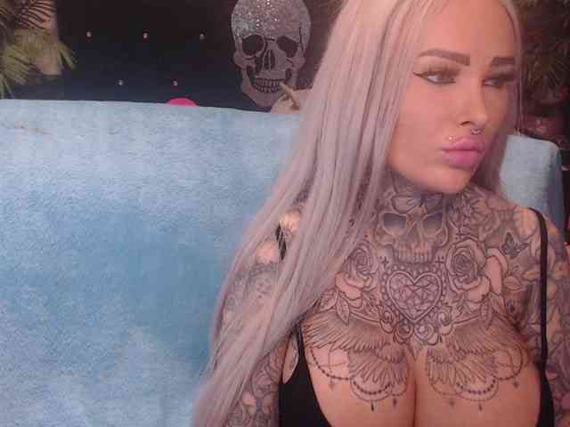 MilaElaine webcam