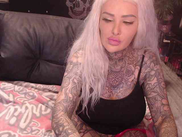MilaElaine webcam
