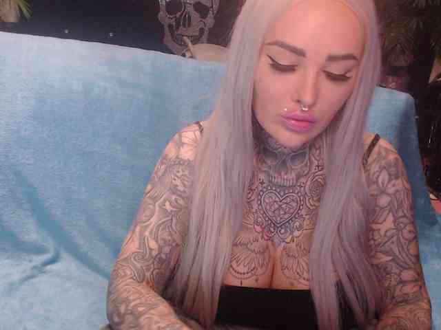 MilaElaine webcam