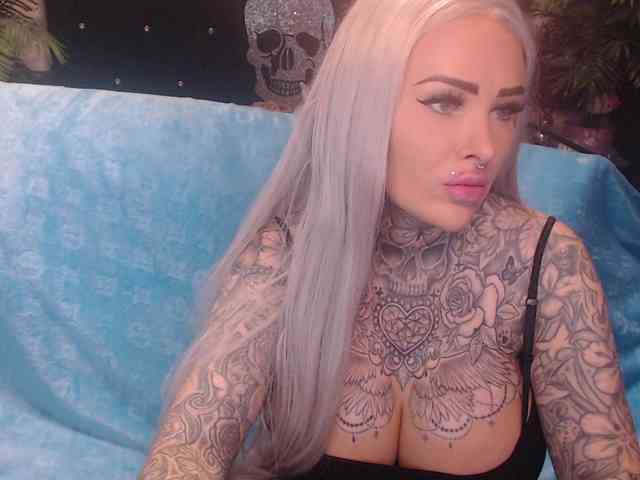 MilaElaine webcam