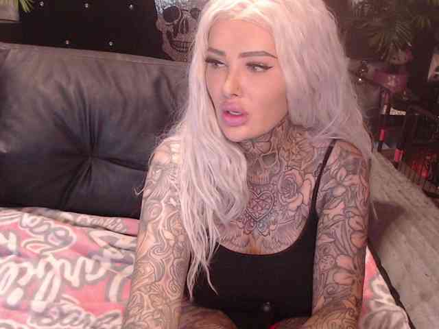 MilaElaine webcam