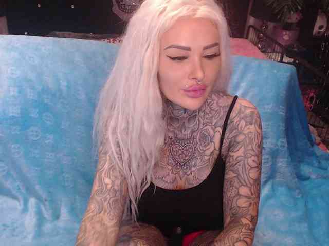 MilaElaine webcam