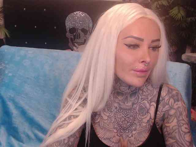 MilaElaine webcam