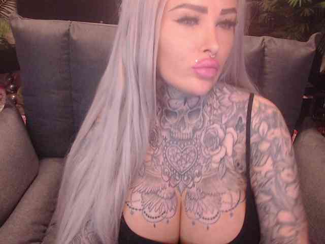 MilaElaine webcam