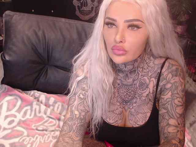 MilaElaine webcam