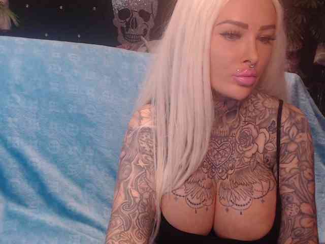 MilaElaine webcam