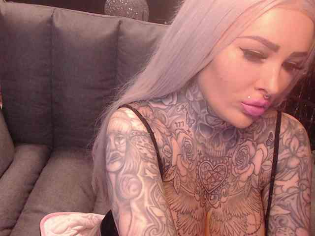 MilaElaine webcam