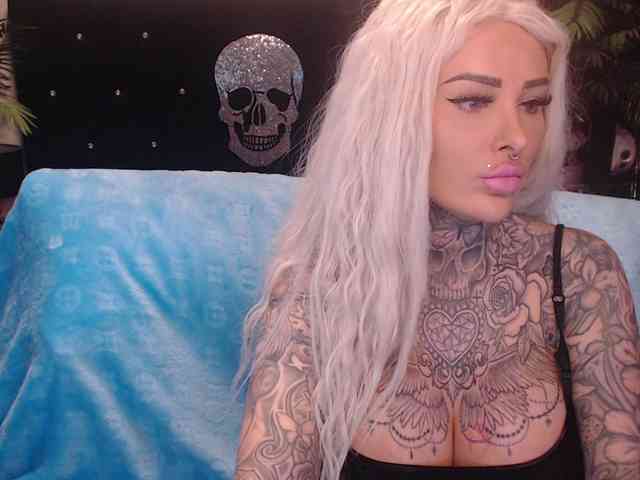 MilaElaine webcam