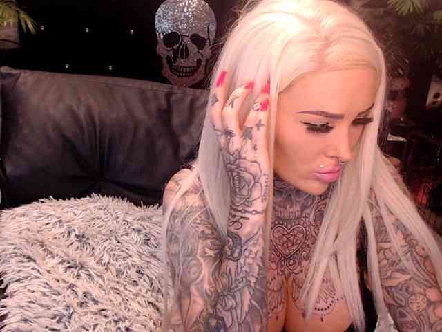 MilaElaine webcam