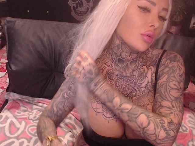 MilaElaine webcam