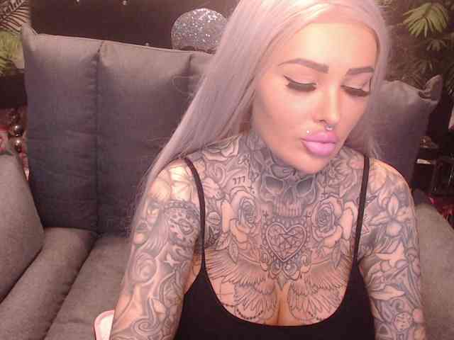 MilaElaine webcam