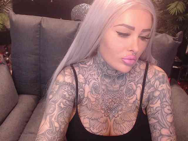MilaElaine webcam