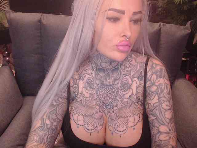 MilaElaine webcam