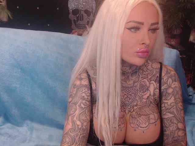 MilaElaine webcam