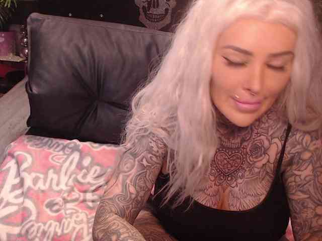 MilaElaine webcam