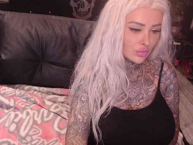 MilaElaine webcam