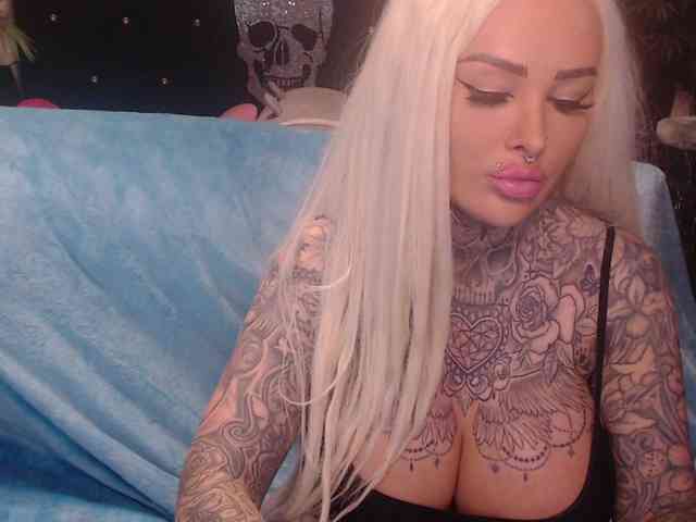 MilaElaine webcam