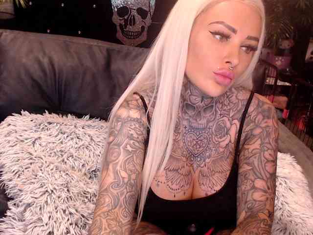 MilaElaine webcam