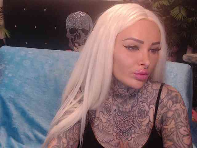 MilaElaine webcam