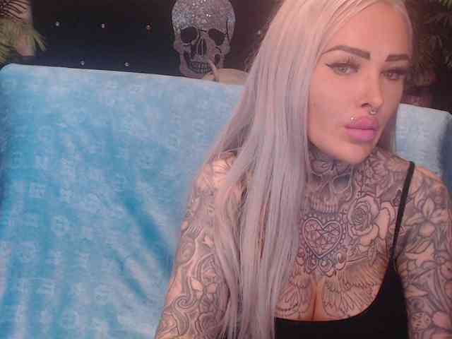 MilaElaine webcam