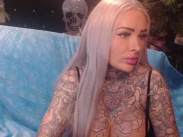 MilaElaine webcam